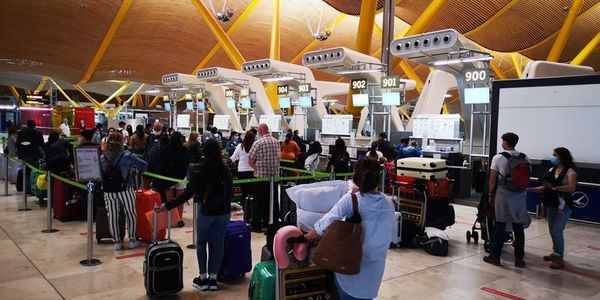 Casi 300 repatriados llegan hoy desde España - Nacionales - ABC Color