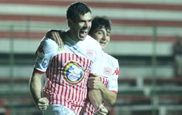 San Lorenzo gana en el debut del Tiburón Torres