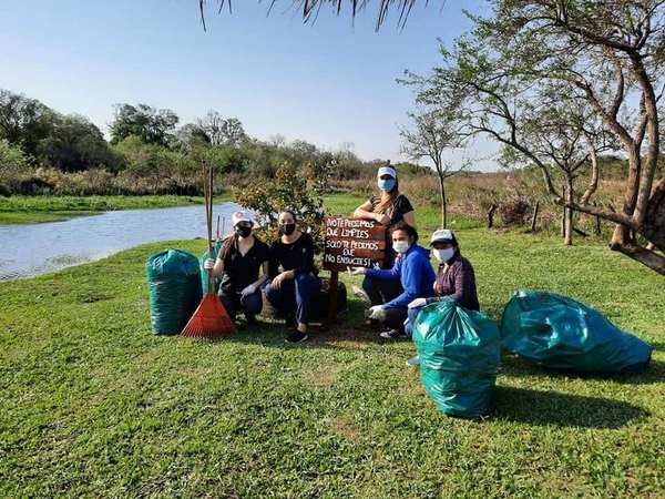 Jóvenes limpiaron el emblemático ''Arroyo González'' - Digital Misiones