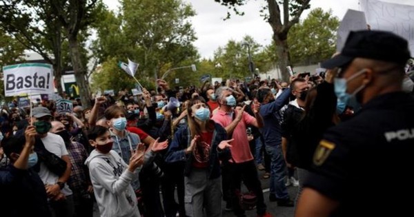 Protestan en Madrid por nuevas restricciones por coronavirus