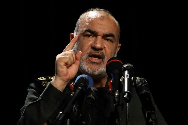 Comandante de Irán a Trump: "Si un pelo cae de la cabeza de un iraní, le volaremos la pelusa" - ADN Paraguayo