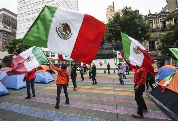 Opositores a López Obrador protestan en Ciudad de México contra su manejo de la pandemia
