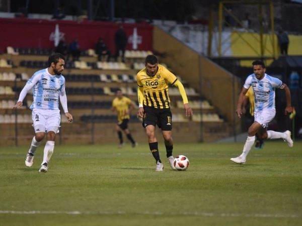 Guaraní y Guaireña firman tablas en la Toldería