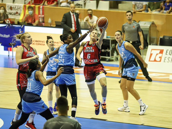 Paola Ferrari anota seis puntos en la primera fecha