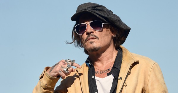 La Nación / Johnny Depp presenta su oda al cantante irlandés Shane MacGowan