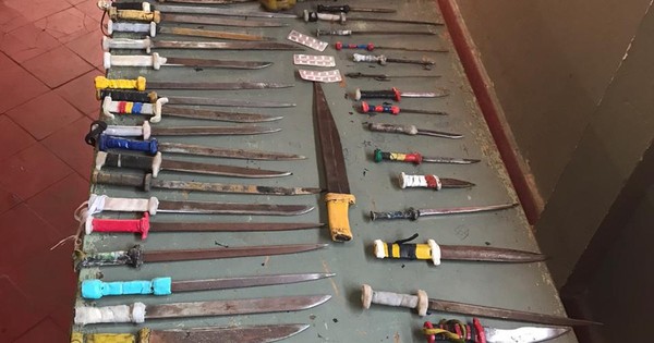 La Nación / Cerca de un centenar de armas blancas incautadas en la cárcel de Emboscada