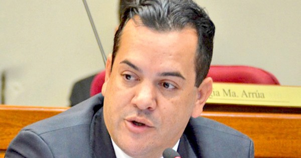 La Nación / Fiscalía tiene a Friedmann bajo sospecha de enriquecimiento ilícito