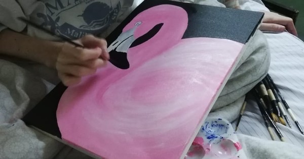 La Nación / Una joven enferma de fibrosis quística lucha y pinta cuadros