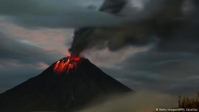 Cenizas de volcán Sangay se esparcen por 6 provincias de Ecuador