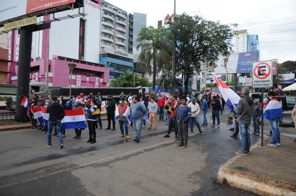 Ciudad del Este se rebela y exige una apertura total de la frontera