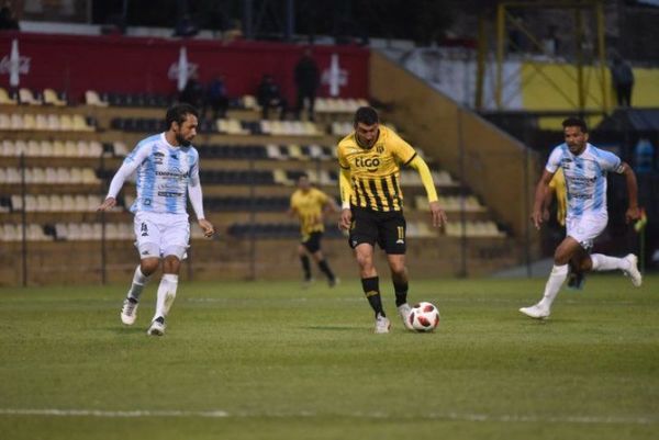 Guaraní y Guaireña firman tablas en la Toldería