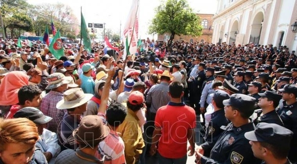HOY / Campesinos se movilizarán la próxima semana y no descartan cierre de rutas