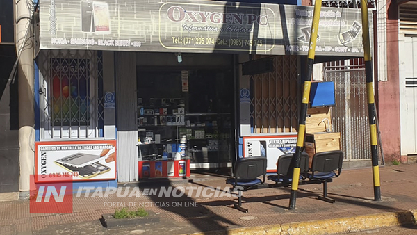VIOLENTAN TIENDA Y HURTAN VARIOS APARATOS ELECTRÓNICOS