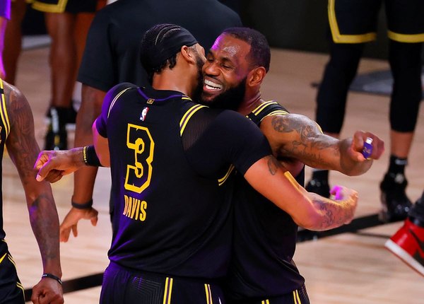 Con triple ganador de Davis, Lakers se ponen 2-0 ante Nuggets en final del Oeste