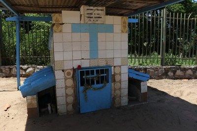 Crónica / ¡Piden a “angelito” que les cure de covid!