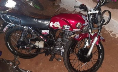 Joven muere luego de embestir su biciclo contra un automóvil