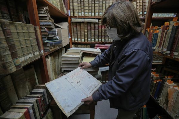 Coloniales y republicanos: los tesoros de la biblioteca municipal de La Paz - MarketData