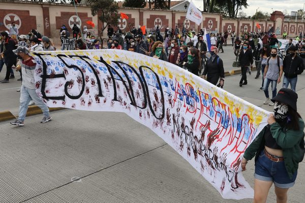 Los colombianos comienzan protestas a la sombra de las manifestaciones violentas - MarketData