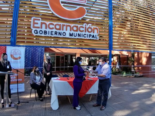 Entregan llave de la ciudad a “intendenta” juvenil - Nacionales - ABC Color