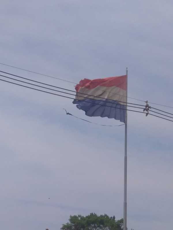 Bandera de rotonda del km 30 sintetiza el abandono y olvido de la clase política