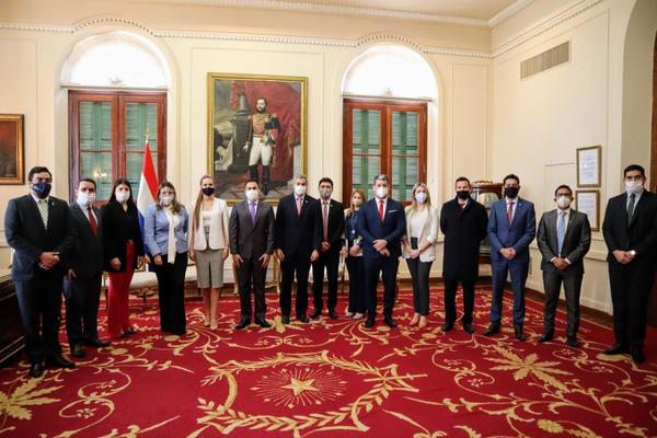 Jóvenes que encabezan instituciones del Ejecutivo se reúnen con Mario Abdo por el Día de la Juventud - El Trueno