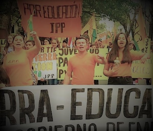 Denuncian la situación degradante de la juventud paraguaya por falta de tierra, pan y trabajo - La Mira Digital