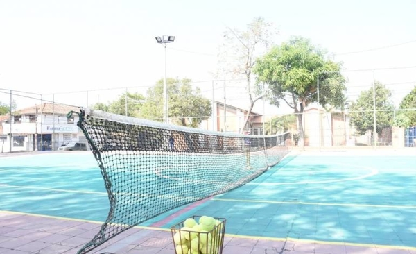 HOY / Habilitan la primera cancha de tenis municipal en Asunción