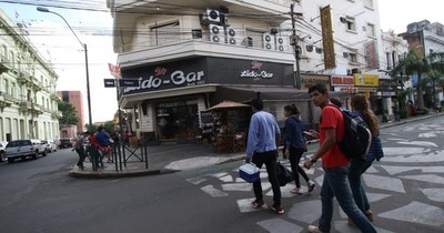 La Nación / Empresarios del centro histórico de Asunción piden dejar el pánico y aprender a convivir con el virus