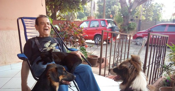 La Nación / Carlitos Vera, animalero nato: Freda, Ginger y Chompiras lo llenan de alegría