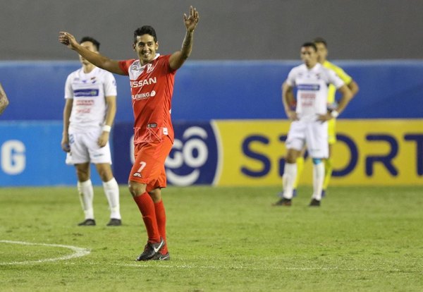 Silvio Torales amarga el debut de 'Rorro' López en Nacional