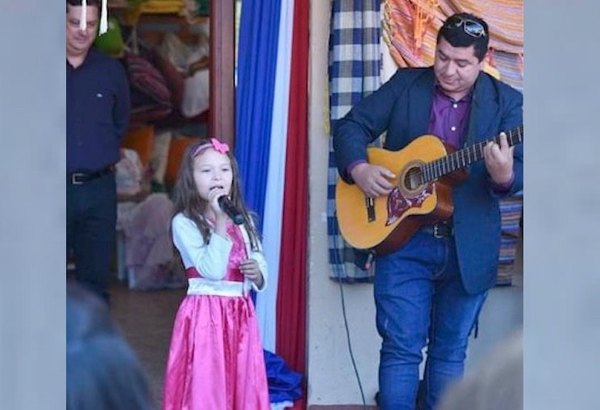 Crónica / La pequeña que es viral gracias a su potente voz