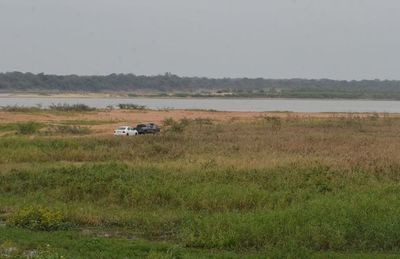Bajo nivel del río Paraguay obliga a fraccionar carga de embarcaciones - Nacionales - ABC Color