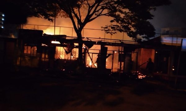 Dos comedores se incendian en Santa Rita