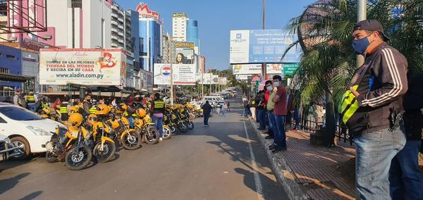 CDE: manifestantes empiezan a concentrarse en la zona céntrica   - ABC en el Este - ABC Color