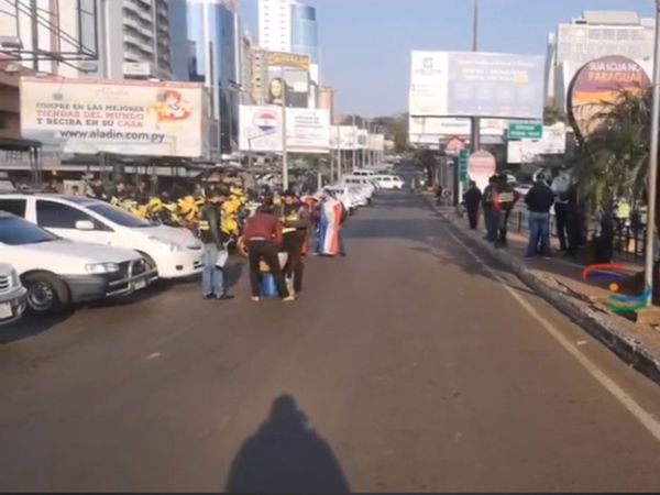 Esteños se movilizan por reapertura total del Puente de la Amistad