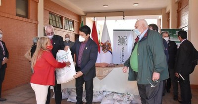 La Nación / Entregan semillas de rubros de consumo a productores de Itapúa