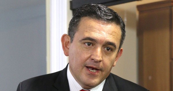 La Nación / “Vyropáma voi”, dicen alumnos mientras Petta huye de la realidad