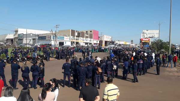 Comerciantes de PJC y CDE exigen apertura total de la frontera - Megacadena — Últimas Noticias de Paraguay
