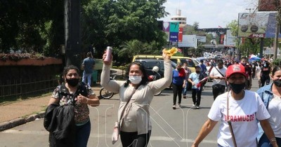 La Nación / Gobierno cedió ante presión y puente se abrirá totalmente si es que Brasil aprueba