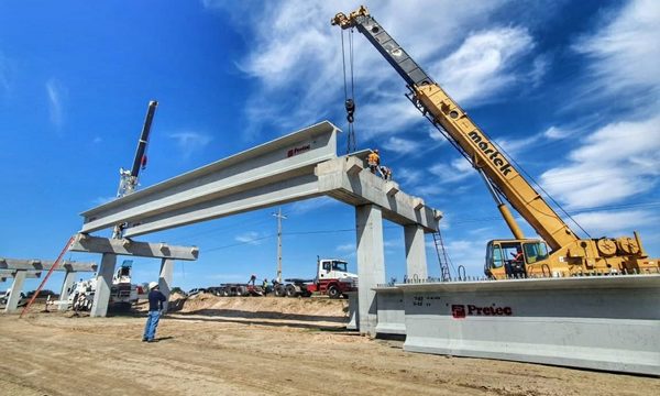 Avanza el montaje de vigas para el futuro puente de Ñeembucú