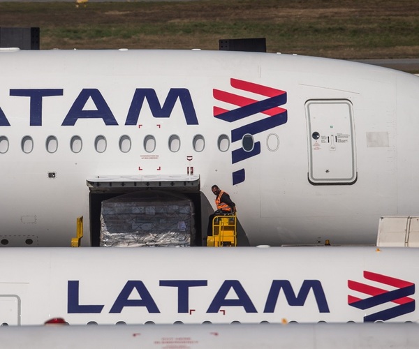 Latam Airlines sigue recuperando terreno en la bolsa tras la aprobación del plan de financiamiento