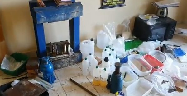 Allanan laboratorio clandestino de cocaína en Tres Bocas - Nacionales - ABC Color