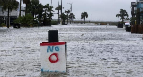 La tormenta tropical Beta inunda la costa de Texas