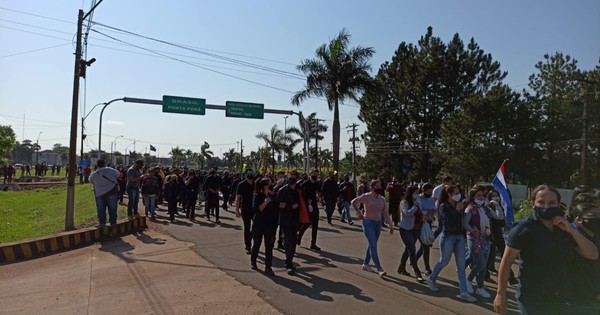 La Nación / PJC exige reapertura de frontera como en CDE