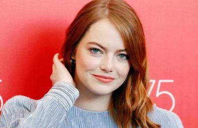 El rumor que surgió luego que Emma Stone fuera captada vistiendo un overol junto a su pareja - C9N