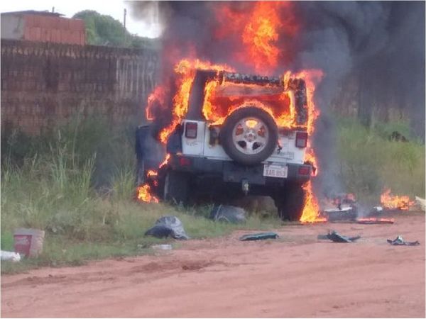 Incineran tres vehículos de alta gama en Pedro Juan Caballero