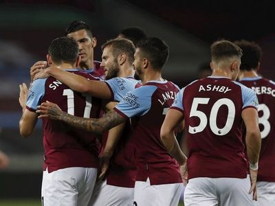 El West Ham de Balbuena golea y avanza a octavos