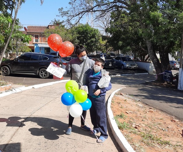 Pequeño de 10 años vence al Covid-19 y es dado alta