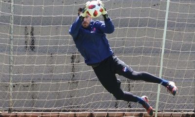 Anthony Silva es presentado como nuevo arquero de La Academia