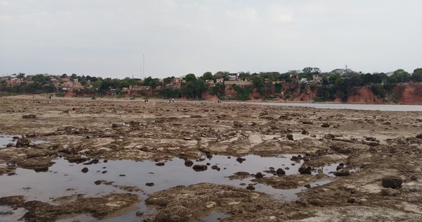 La Nación / Bajante histórica del río muestra posible cráter volcánico en Ita Pytã Punta